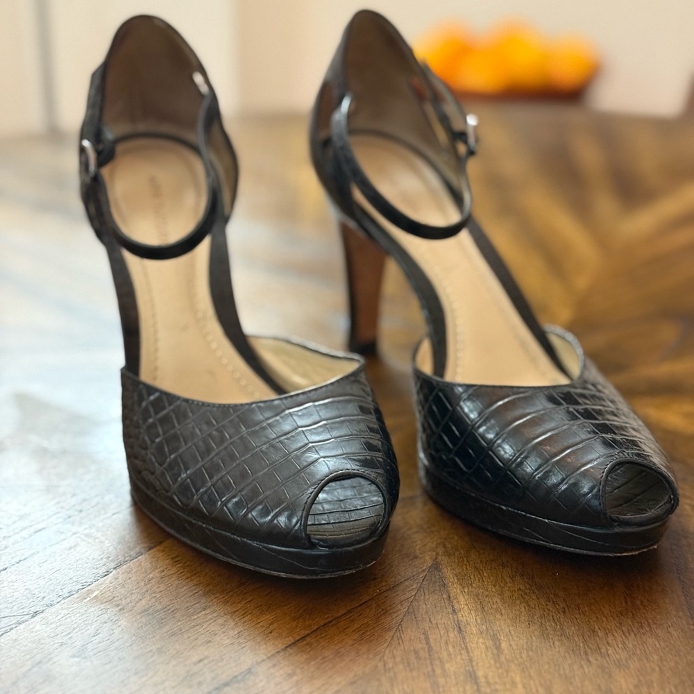 Women's Ann Taylor Black Leather Ankle Strap Heels size 7